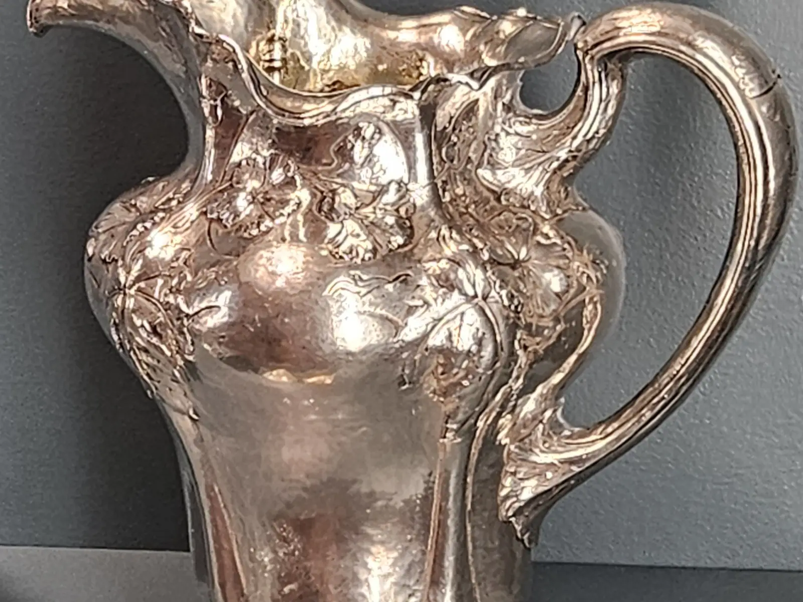 Gümüş sürahi