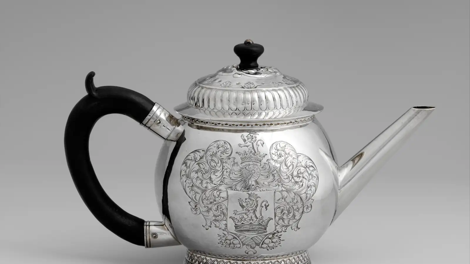 Gümüş çaydanlık, şamdan ve objeler — Ankara Çankaya