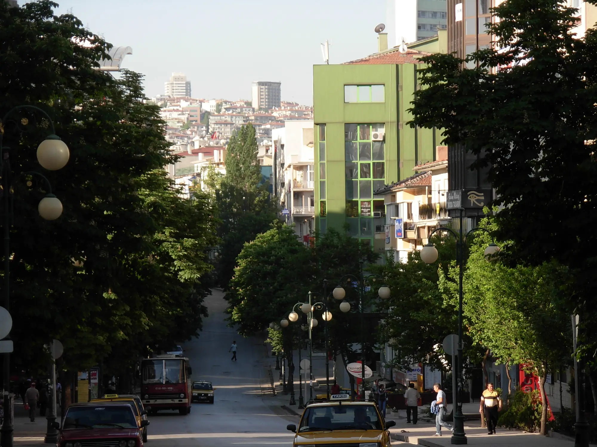 Tunalı Hilmi Caddesi çevresi